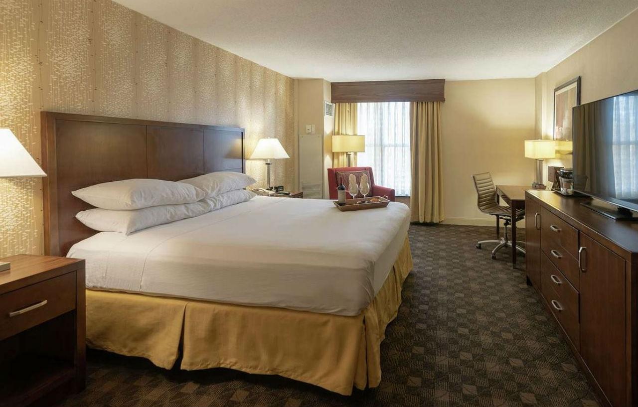 Doubletree By Hilton Norfolk Airport Hotel Exterior foto