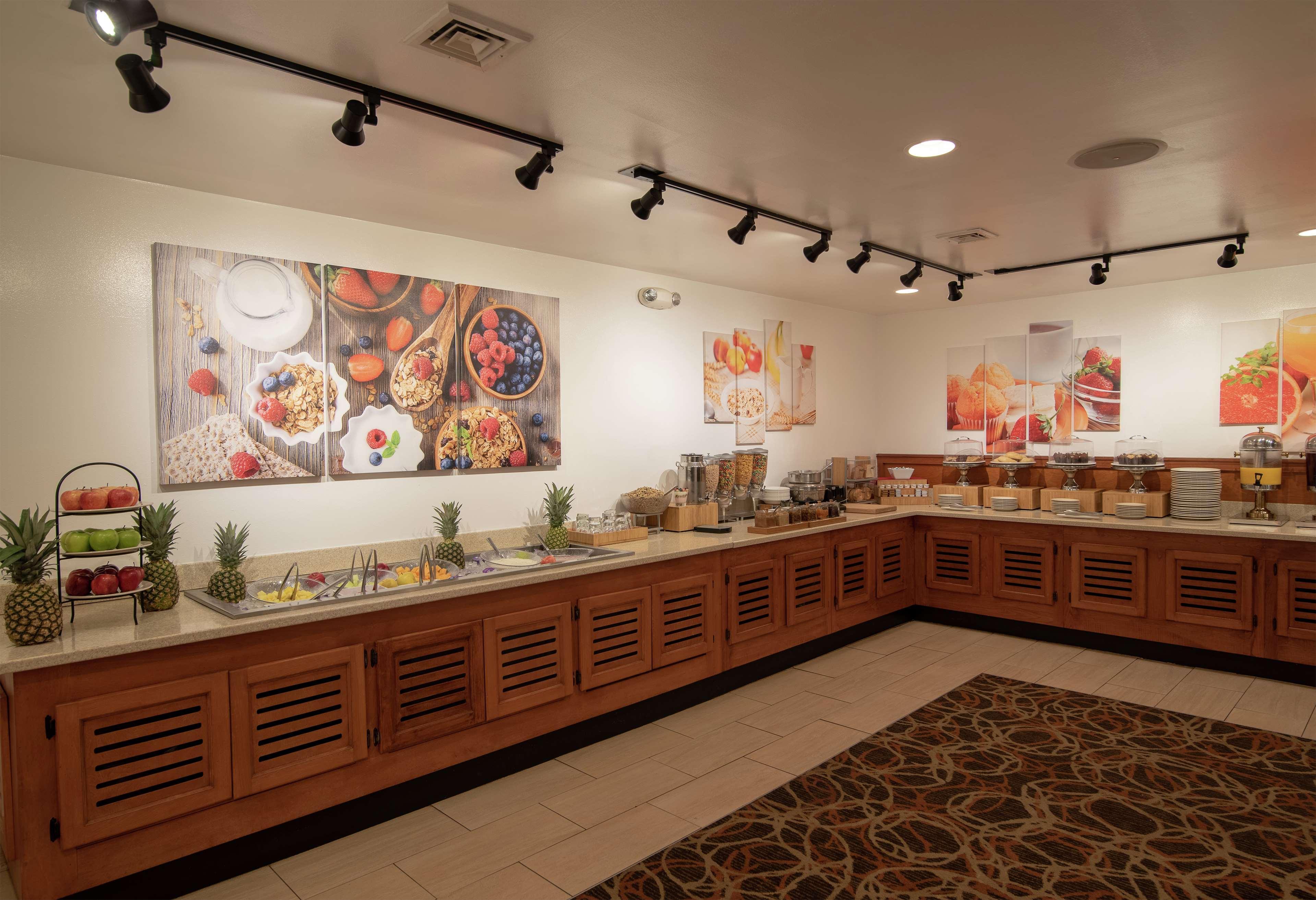 Doubletree By Hilton Norfolk Airport Hotel Exterior foto