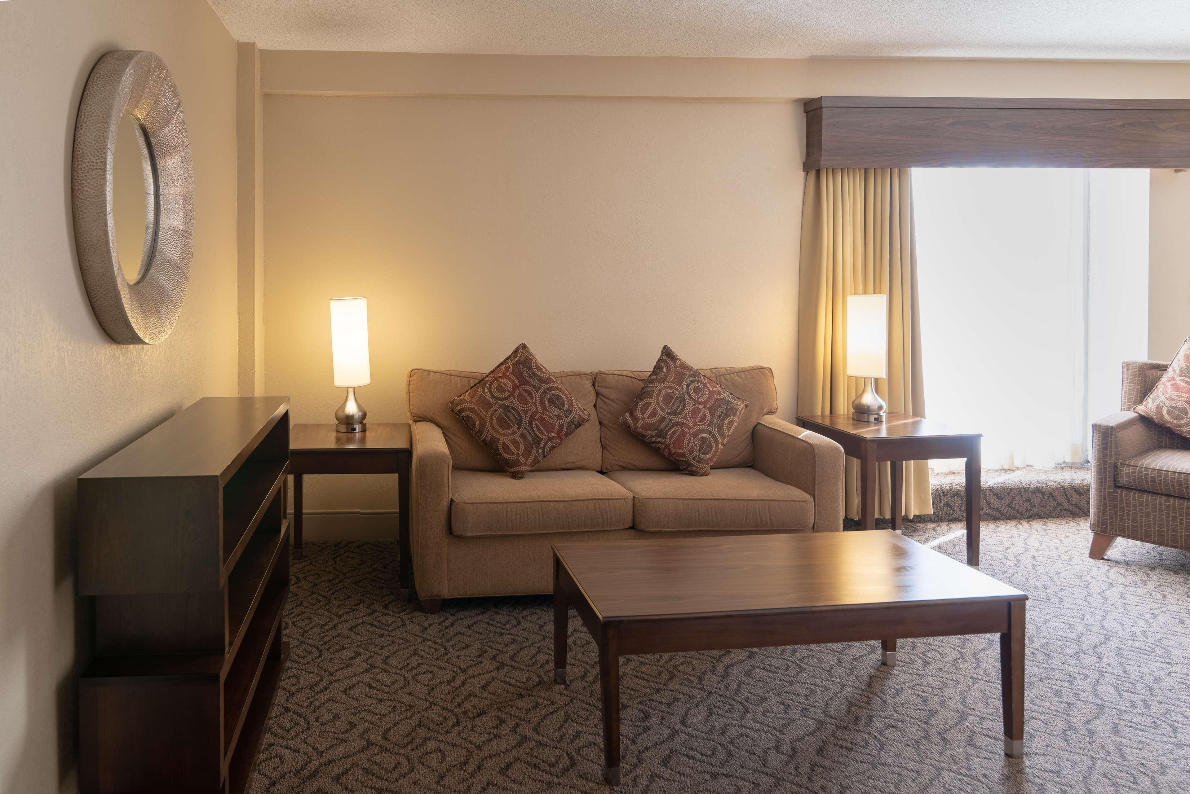 Doubletree By Hilton Norfolk Airport Hotel Exterior foto