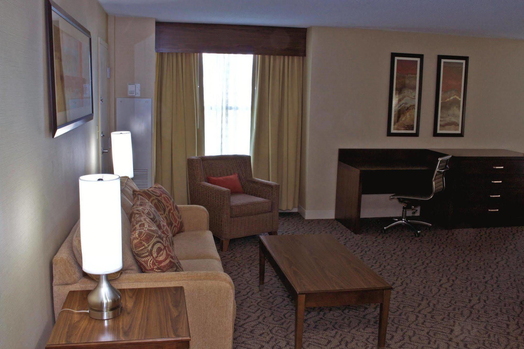 Doubletree By Hilton Norfolk Airport Hotel Exterior foto